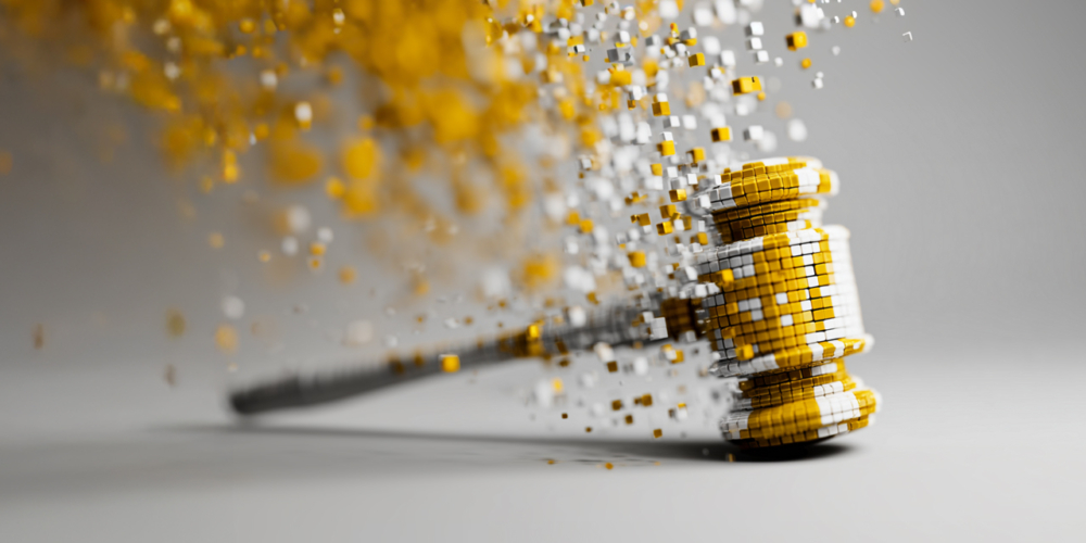 Digitaler Richthammer aus Würfeln als Symbol für Recht und Compliance